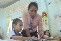 Phần thưởng lớn nhất với giáo viên vùng biên giới là bước chân học trò đều đặn đến lớp