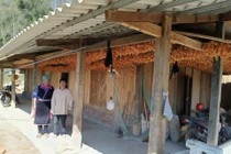 Xã Mù Cang Chải thực hiện chính sách xóa nhà dột nát cho các hộ nghèo, cận nghèo trên địa bàn. Ảnh: NVCC