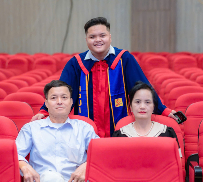 Trên con đường theo đuổi lĩnh vực công nghệ kỹ thuật, Minh Hiếu luôn nhận được sự đồng hành và ủng hộ từ gia đình. Ảnh: NVCC. 535209525-1695804667800402-2123906048562916979-n.jpg