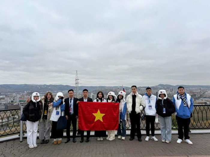 Đoàn sinh viên Đại học Quốc gia Hà Nội tham dự cuộc thi tại Nga.
