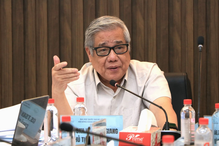 Giáo sư, Tiến sĩ khoa học Vũ Minh Giang - Chủ tịch Hội đồng Khoa học và Đào tạo, Đại học Quốc gia Hà Nội đưa ra các góp ý. unnamed-3.jpg