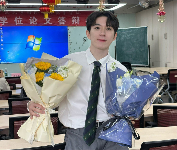 Anh Đức bảo vệ thành công luận văn thạc sĩ ngành Giáo dục Hán ngữ tại Đại học Sư phạm Bắc Kinh. Ảnh: NVCC 495320557-3575987079371830-7658247764083555824-n-5518.jpg