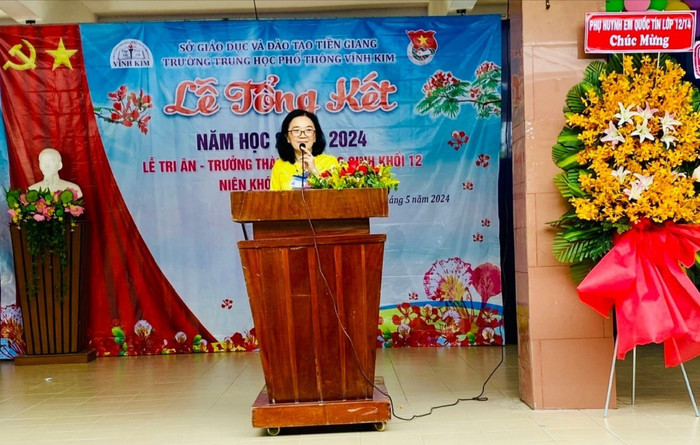 Cô Nguyễn Thị Phúc Nga - Hiệu trưởng Trường Trung học phổ thông Vĩnh Kim (huyện Châu Thành, tỉnh Tiền Giang). Ảnh: website nhà trường 475358706-122217382028020927-7688302027749274986-n-3932.jpg