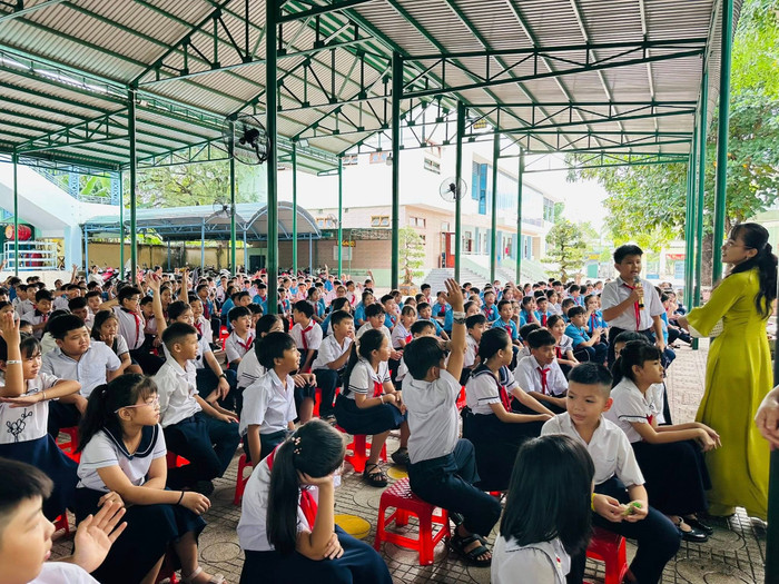 Hiện nay, những hoạt động trải nghiệm tại cơ sở giáo dục thường do giáo viên nhà trường kiêm nhiệm. Ảnh: website Trường Tiểu học Lạc Tánh 1 495929222-1862112684574982-2976721206107606487-n.jpg