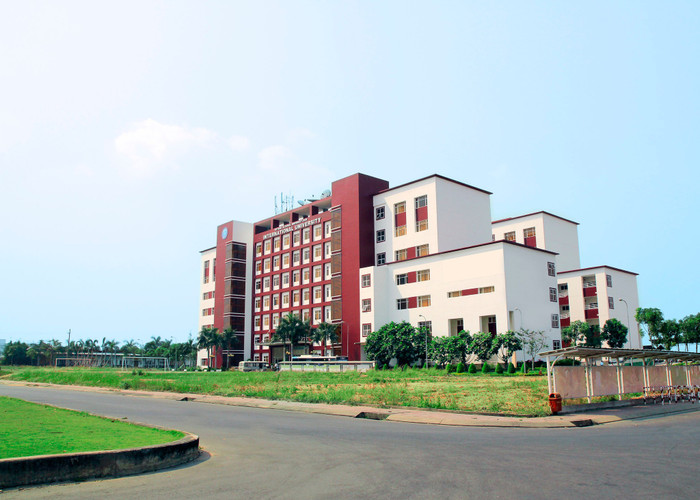Trường Đại học Quốc tế - Đại học Quốc gia Thành phố Hồ Chí Minh tọa lạc tại Khu đô thị Đại học Quốc gia Thành phố Hồ Chí Minh, khu phố 33, phường Linh Xuân, Thành phố Hồ Chí Minh. Ảnh: website nhà trường. dhqthd.jpg