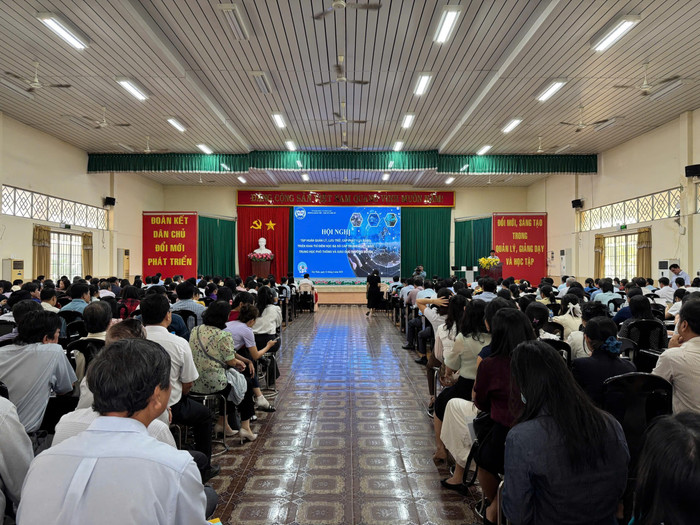 Sở Giáo dục và Đào tạo tỉnh Tây Ninh (cũ) tổ chức hội nghị tập huấn quản lý văn bằng chứng chỉ, triển khai thí điểm học bạ số cấp trung học cơ sở, trung học phổ thông và giáo dục thường xuyên. Ảnh: Cổng thông tin điện tử Sở so-giao-duc-va-dao-tao-to-chuc-hoi-nghi-tap-huan-quan-ly-van-bang-chung-chi-trien-khai-thi-diem-hoc-ba-so-cap-trung-hoc-co-so-trung-hoc-pho-thong-va-giao-duc-thuong-xuyen.jpg