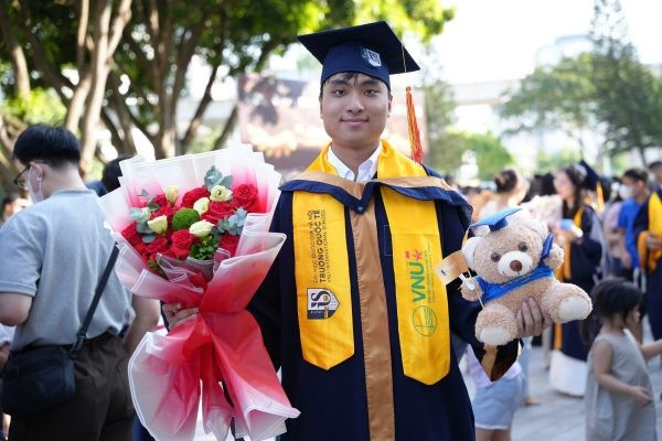 Tân cử nhân Thân Ngọc Tuấn Anh.