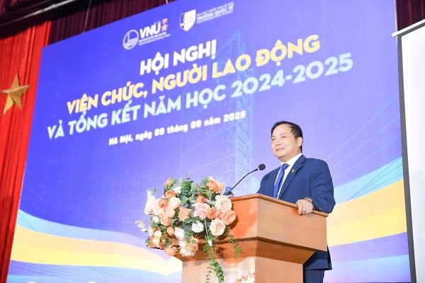 Phó Giáo sư, Tiến sĩ Đào Thanh Trường - Phó giám đốc Đại học Quốc gia Hà Nội tham dự và phát biểu chỉ đạo tại hội nghị.