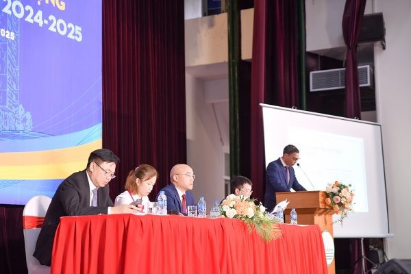 Trường Quốc tế tổ chức Hội nghị viên chức, người lao động và Tổng kết năm học 2024–2025.