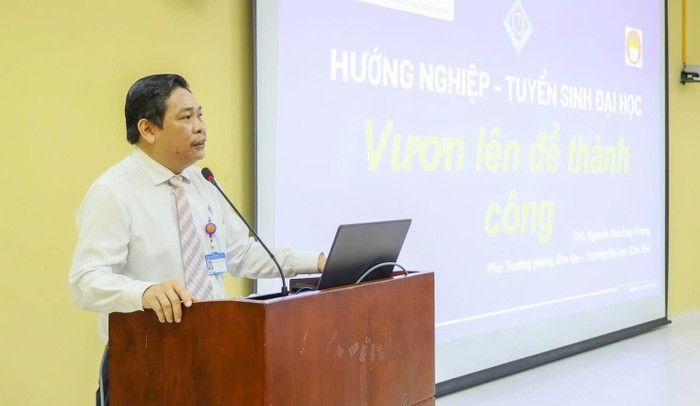 Thạc sĩ Nguyễn Hứa Duy Khang - Phó trưởng phòng Phòng Đào tạo, Trường Đại học Cần Thơ. Ảnh: NVCC thay-khang-dh-can-tho-45.jpg