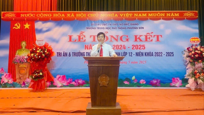 Thầy Phạm Hùng, Hiệu trưởng Trường Trung học phổ thông Phương Sơn (huyện Lục Nam, tỉnh Bắc Giang). Ảnh: website nhà trường z6652687335950-e408d24c425d97f766abf8784301f2ec-5700.jpg