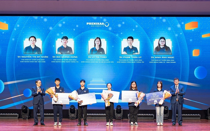 Đại học Phenikaa đa dạng các chính sách hỗ trợ học bổng, với tổng giá trị 50 tỷ đồng. dsc3680-enhanced-nr-min.jpg