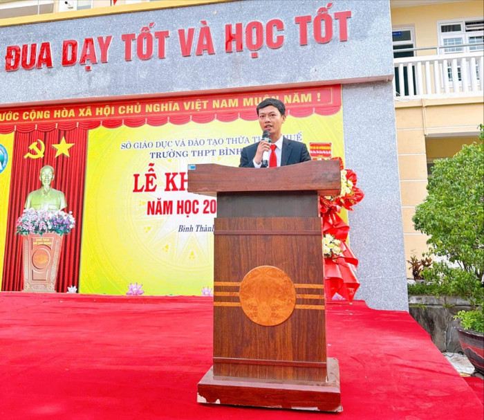 Thầy Phan Văn Bình - Hiệu trưởng Trường Trung học phổ thông Bình Điền (thị xã Hương Trà, thành phố Huế). Ảnh: website nhà trường. 476607597-607754831896763-3670987338540067327-n-9735.jpg