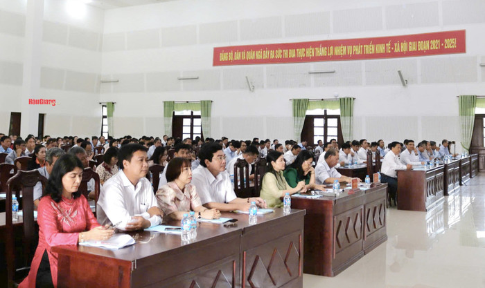 Đầu năm 2025, Sở Giáo dục và Đào tạo tỉnh Hậu Giang phối hợp cùng Sở Giáo dục và Đào tạo thành phố Cần Thơ tổ chức Hội thảo chia sẻ kinh nghiệm triển khai, thực hiện Chương trình giáo dục phổ thông 2018. Ảnh: Báo Hậu Giang sb4192-13-10.jpg