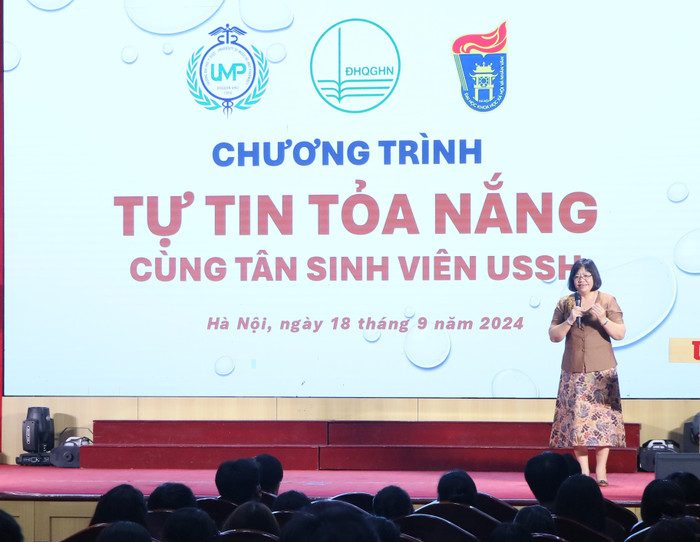 Tiến sĩ Nguyễn Thị Anh Thu - Phó Hiệu trưởng Trường Đại học Y Dược (Đại học Quốc gia Hà Nội), đồng thời là Giám đốc Trung tâm Hỗ trợ Nghiên cứu Châu Á (Đại học Quốc gia Hà Nội). Ảnh: NTCC 20240918-tu-tin-toa-nang-ussh-1.jpg