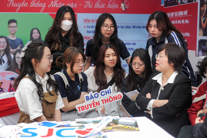 Sinh viên Viện Báo chí - Truyền thông, Trường Đại học Khoa học xã hội và Nhân văn (Đại học Quốc gia Hà Nội). Ảnh: website nhà trường dsc-6276.jpg