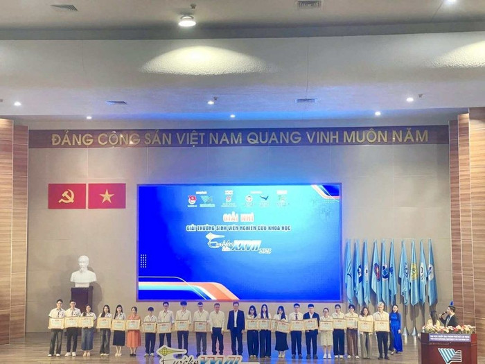 Đề tài của nhóm sinh viên nhóm sinh viên Trần Thế Bách, Lê Quang Hưng, Nguyễn Minh Hiếu giành giải Nhì Giải thưởng sinh viên nghiên cứu khoa học Eureka lần thứ 27 năm 2025.