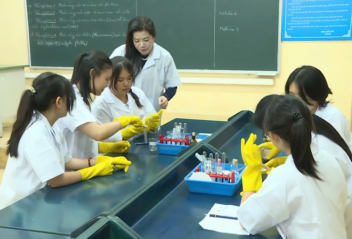 Trong mỗi tiết dạy, cô Huyền luôn tổ chức các hoạt động STEM phù hợp với mục tiêu bài học và trình độ của học sinh. Ảnh: NVCC. 2e32561d72aefff0a6bf.jpg