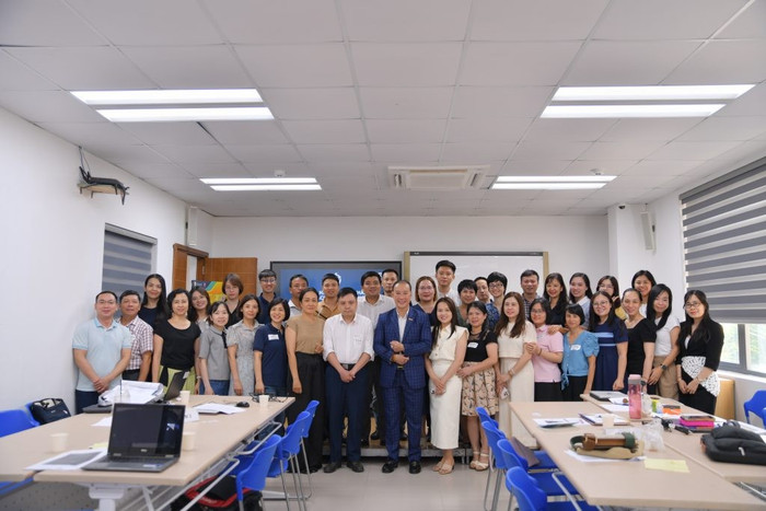 Cán bộ, giảng viên được liên tục học tập bồi dưỡng, nâng cao trình độ chuyên môn, nghiệp vụ. vis-6809-1024x683.jpg