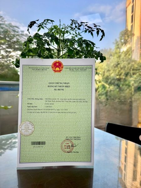 Trường Quốc tế - Đại học Quốc gia Hà Nội chính thức được Cục Sở hữ trí tuệ, Bộ Khoa học và Công nghệ, cấp Giấy chứng nhận Đăng ký nhãn hiệu cho nhãn hiệu “Logo VNU-IS”.