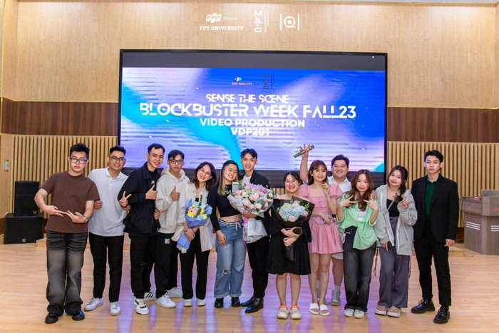 Tại buổi lễ trao giải Sense the Scene Blockbuster Week Fall23 tại FPT University HCMC, phim ngắn "Than Thức" thuộc 5 A.M Production (nhóm của Bảo Toàn) đã xuất sắc giành giải Đạo diễn xuất sắc nhất. Ảnh: NVCC 480802445-1050161797170394-3139852913884751869-n.jpg
