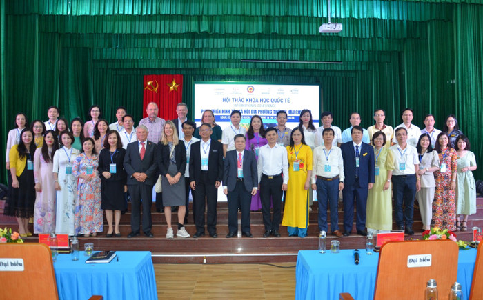 Trường Đại học Hồng Đức phối hợp với Đại học Greifswald, Đại học Khoa học Ứng dụng Anhalt, Viện Giáo dục quốc tế DCG (Cộng hòa Liên bang Đức) và Công ty XpRienz Singapore & XpRienz Việt Nam tổ chức hội thảo khoa học quốc tế. Ảnh: website nhà trường dsc-0991-20220923072417-e.jpg