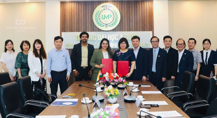 Lễ ký kết thỏa thuận hợp tác giữa Trường Đại học Y Dược (Đại học Quốc gia Hà Nội) cùng đối tác Ấn Độ kết nối tuyển sinh học viên. Ảnh: NTCC z6796902495480-fff8eccc9efe30f58c3f3e66a2975818-7784.jpg