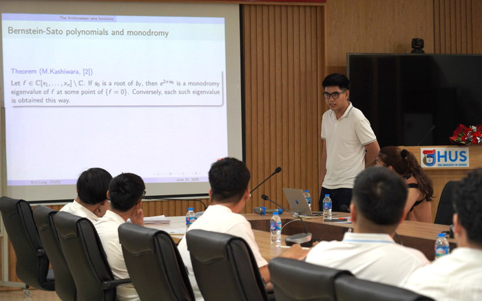 Sinh viên Khoa Toán - Cơ - Tin học, Trường Đại học Khoa học tự nhiên (Đại học Quốc gia Hà Nội). Ảnh: website nhà trường 508015330-1163582429144726-4353056301193518397-n.jpg
