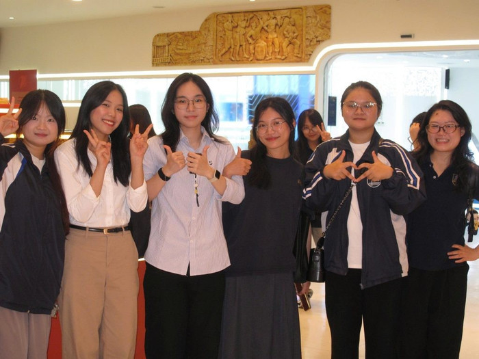 Sinh viên hai trường đã nhanh chóng giao tiếp, làm quen với nhau.