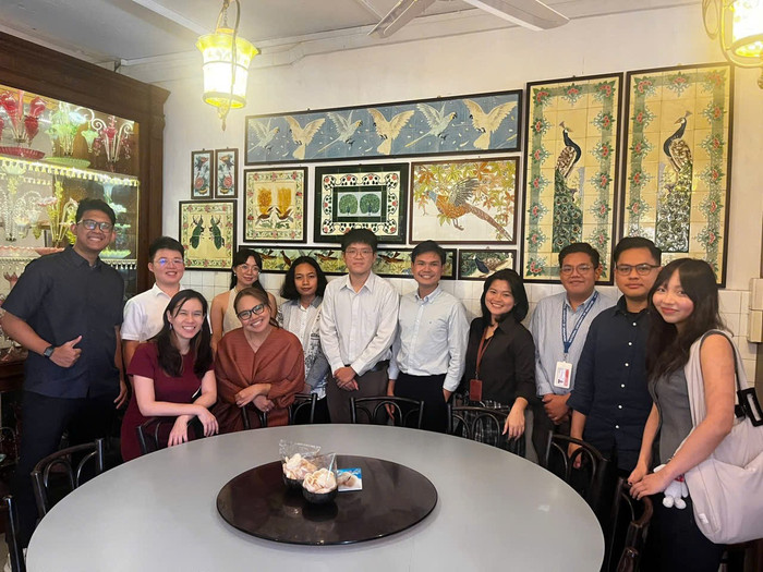 Tuấn Tùng trong buổi gặp mặt, kết nối cùng các sinh viên ASEAN thuộc chương trình học bổng thạc sĩ của NUS. Ảnh: NVCC. 8497434d5f92d7cc8e83.jpg
