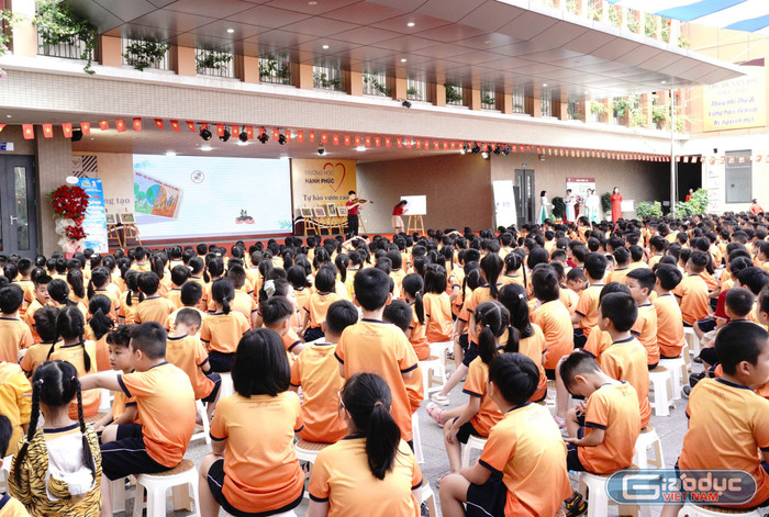 Lễ phát động Cuộc thi vẽ tranh bảo vệ môi trường trong học đường lần thứ 2 được tổ chức tại Trường Tiểu học Nguyễn Viết Xuân (phường Yên Hòa, thành phố Hà Nội). gdvn-16.jpg