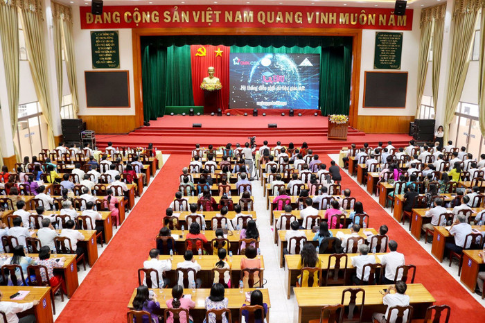 Sở Giáo dục và Đào tạo An Giang (cũ) tổ chức Hội nghị điển hình tiên tiến ngành giáo dục đào tạo tỉnh An Giang giai đoạn 2020 - 2025, công bố kỷ lục Việt Nam và ra mắt trục dữ liệu ngành giáo dục đào tạo. Ảnh: Cổng thông tin điện tử Sở so-giao-duc-va-dao-tao-an-giang-to-chuc-hoi-nghi-dien-hinh-tien-tien-nganh-giao-duc-dao-tao-tinh-an-giang-giai-doan-2020-2025-cong-bo-ky-luc-viet-nam-va-ra-mat-truc-du-lieu-nganh-giao-duc-dao-tao.jpg