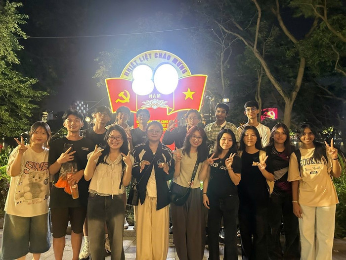 Sinh viên Singapore ấn tượng với không khí Kỷ niệm 80 năm Quốc khánh nước Cộng hòa Xã hội Chủ nghĩa Việt Nam.