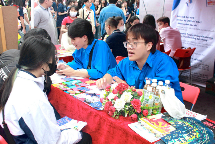 Ngày hội tư vấn tuyển sinh - hướng nghiệp - việc làm tại Học viện Báo chí và Tuyên truyền. Ảnh: website nhà trường 484098340-1111280717468677-7650053908363830158-n.jpg