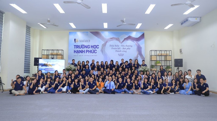 Trường Quốc tế ngày hôm nay là nơi cán bộ, giảng viên, người học đến từ nhiều quốc gia hội tụ thành cộng đồng “Liên hợp quốc thu nhỏ”. 486381269-1089159429914237-5928391464922539448-n-1024x575.jpg