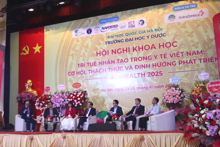 Phiên bàn tròn 1 với chủ đề “Xây dựng nền tảng: Dữ liệu, Pháp lý – Đạo đức và Niềm tin cho AI Y tế”. z7156770783608-1a5ed31b3ef49deaa8cea1b6df025123-5805.jpg