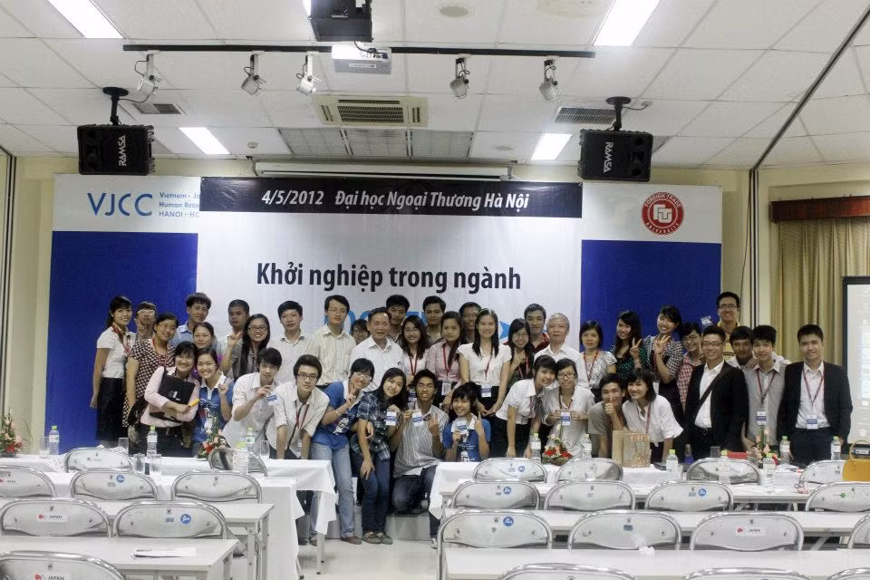 Sinh viên ĐH Ngoại thương trong Hội thảo: "Khởi nghiệp trong ngành Logistics"