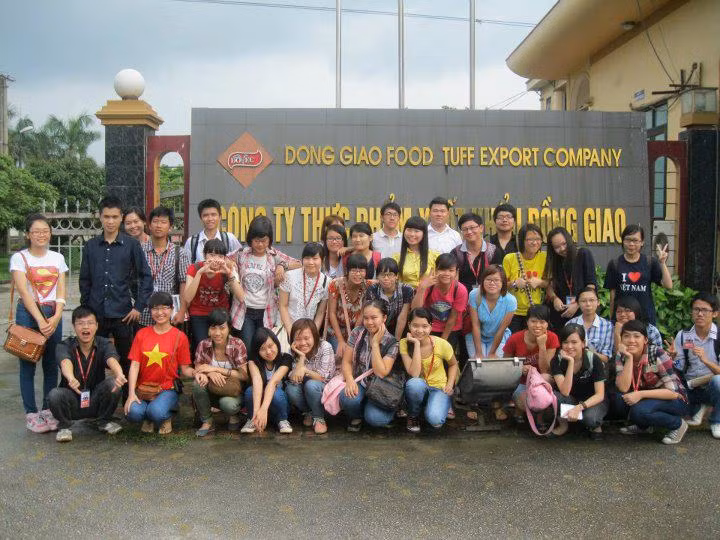 Sinh viên ĐH Ngoại thương trong chuyến đi thực tế tại Công ty Thực phẩm Xuất khẩu Đồng Giao- Ninh Bình