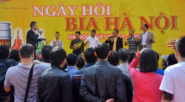 Hay những những game show với bia Hà Nội. Người thắng cuộc sẽ có cơ hội nhận bia từ ban tổ chức.