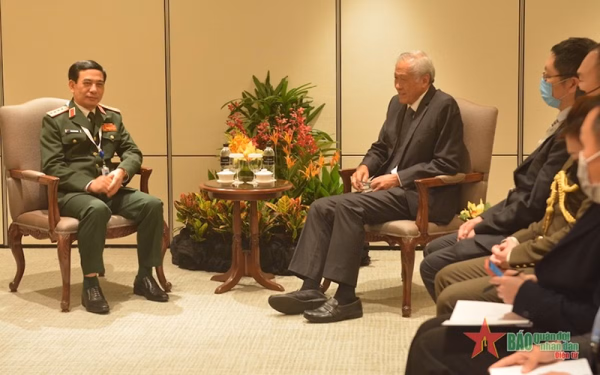 Bộ trưởng Quốc phòng Phan Văn Giang gặp song phương Bộ trưởng Quốc phòng Singapore Ng Eng Hen tháng 6/2022. Ảnh: qdnd.vn.