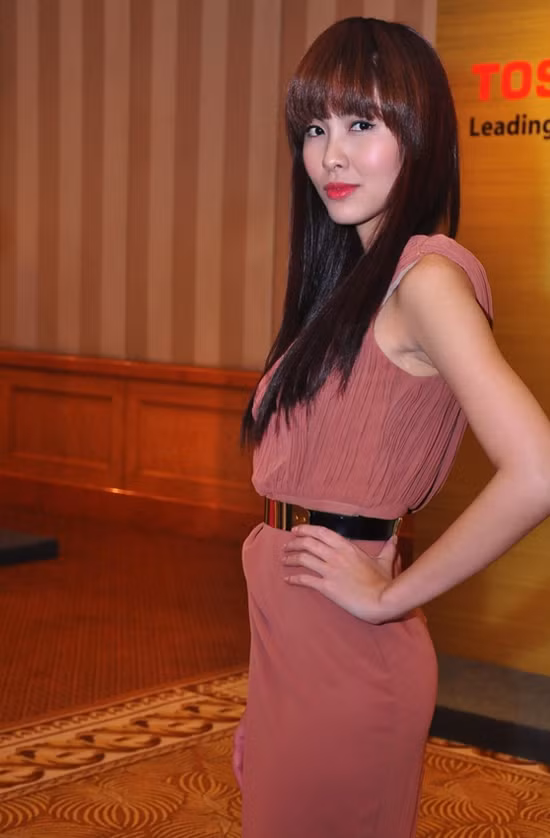 Nhìn Tăng Thanh Hà trẻ trung, xinh đẹp và cuốn hút với mái tóc mới.