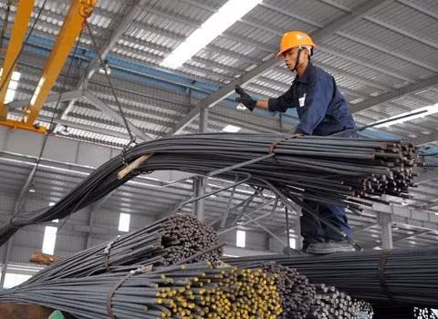 Ngành thép trong nước sẽ tiếp tục gặp khó khăn vì thép nhập khẩu từ Trung Quốc - ảng nguồn Diễn Đàn Doanh Nghiệp