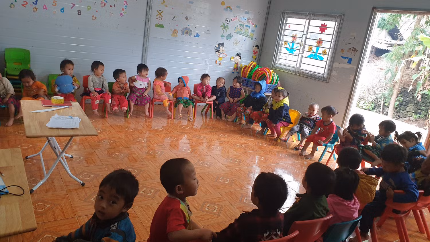 Từ ngày có nhà vệ sinh, phụ huynh yên tâm đưa trẻ ra lớp. (Ảnh: Nhân vật cung cấp).