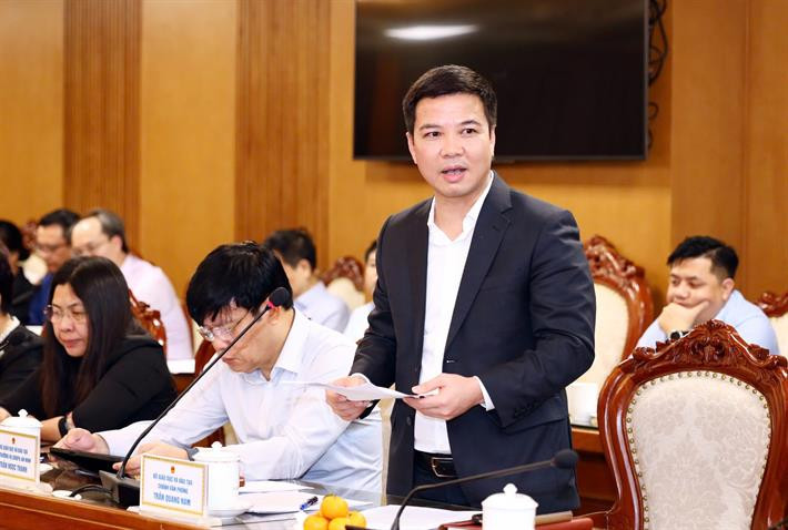 Lãnh đạo các đơn vị - thành viên Ban Chỉ đạo trao đổi tại phiên họp