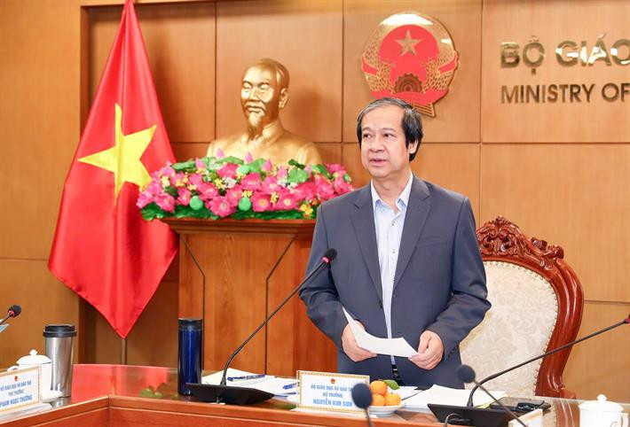 Bộ trưởng Nguyễn Kim Sơn phát biểu tại phiên họp