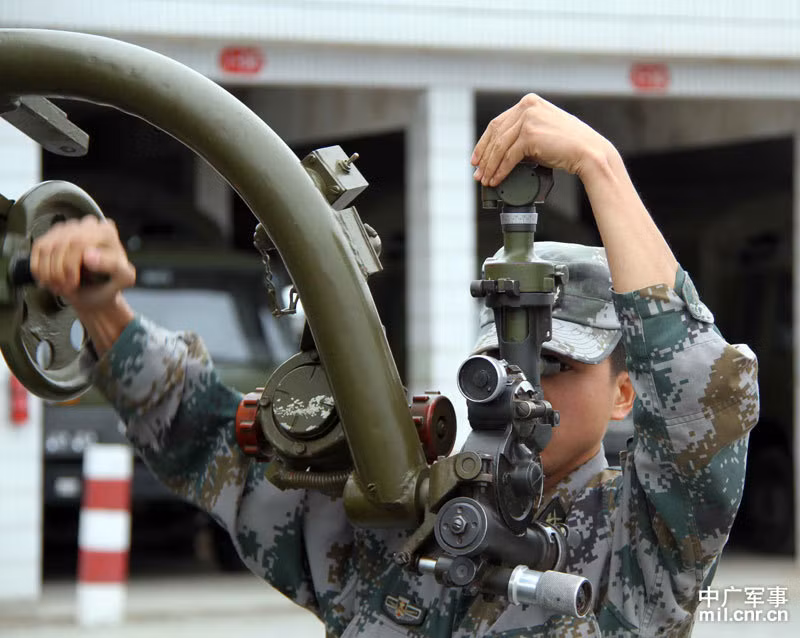 Thực hiện các thao tác kỹ thuật pháo binh