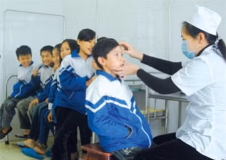 Tăng cường chăm sóc và nâng cao sức khỏe nhân dân ảnh 3