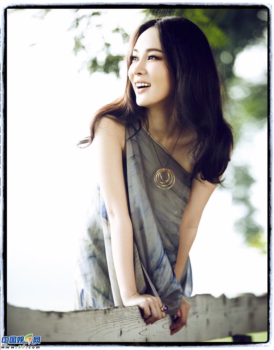 Hoắc Tư Yến sở hữu vẻ đẹp dịu dàng, nữ tính nhưng cũng rất hiện đại. Cô cũng đang là một trong những khuôn mặt ăn khách của các hãng thời trang danh tiếng trên thế giới.