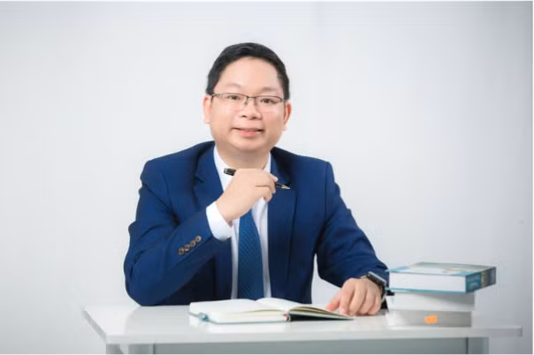 Bác sĩ Trần Bảo Khánh đạt được nhiều thành tựu trong ngành phẫu thuật thẩm mỹ (Ảnh: NVCC)