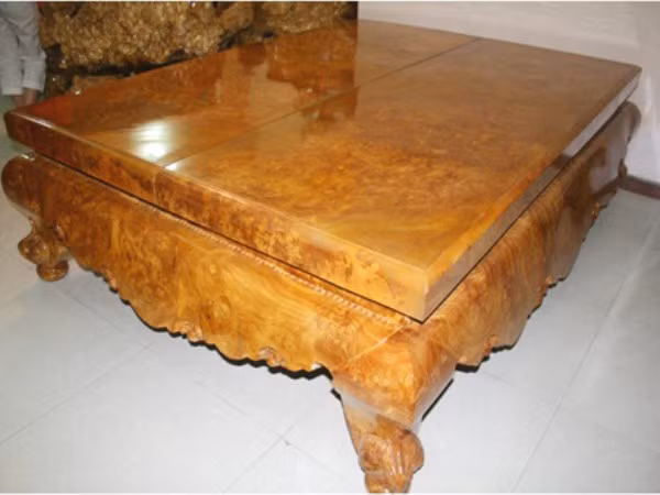Ngọc nghiến là biểu tượng của sự giàu sang phú quý, thể hiện “đẳng cấp” của người sở hữu, đem lại nhiều may mắn, tài lộc. Thời gian gần đây, ngọc nghiến được dân sành chơi và giới “quý tộc” săn lùng ráo riết.